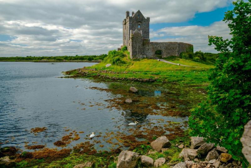 Dunguiare-Castle